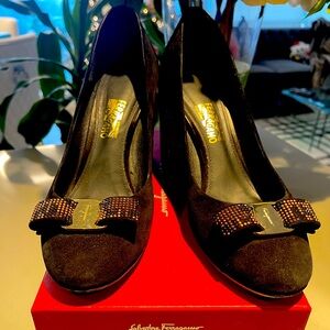Salvatore Ferragamo US10 Black suede pumps